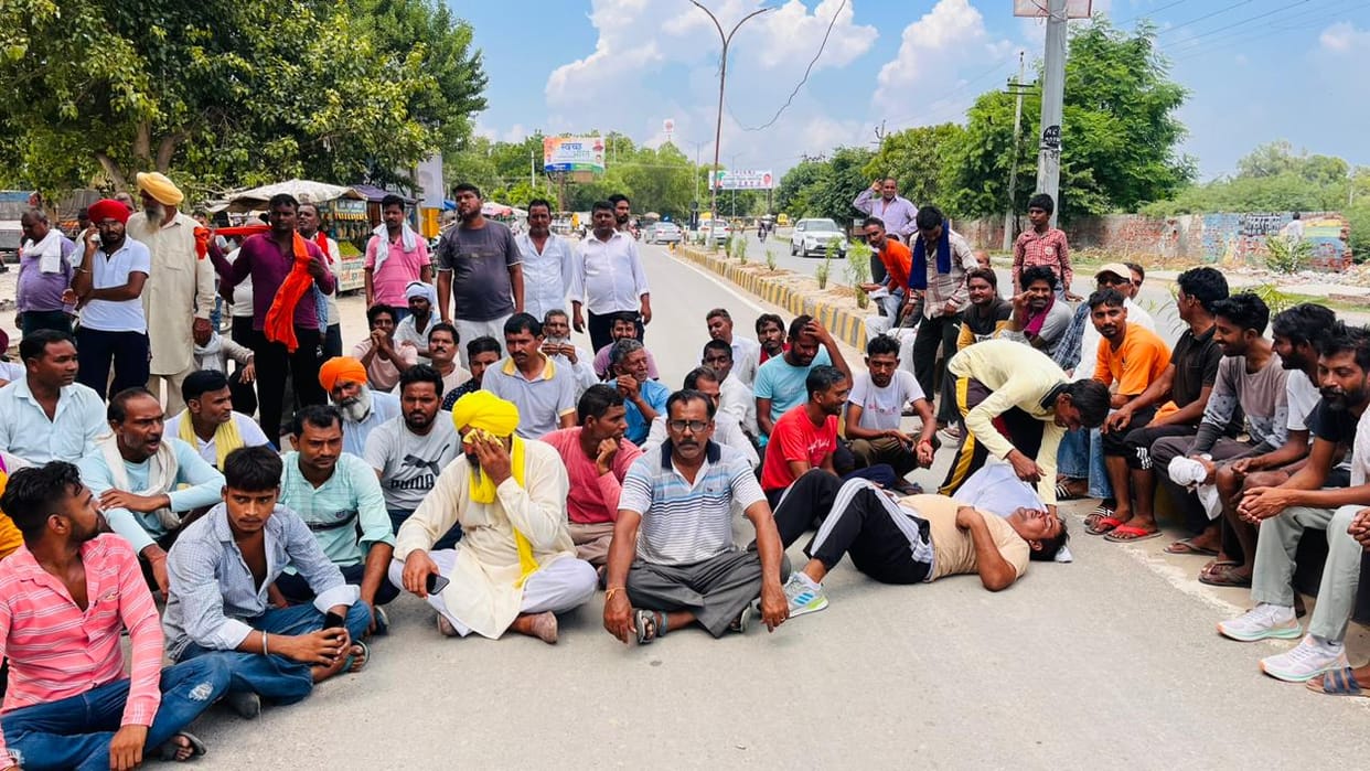 Farmers and laborers blocked Dabwali Road