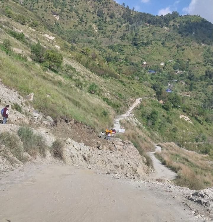 rampur news, road still block due to damage roads in rampur