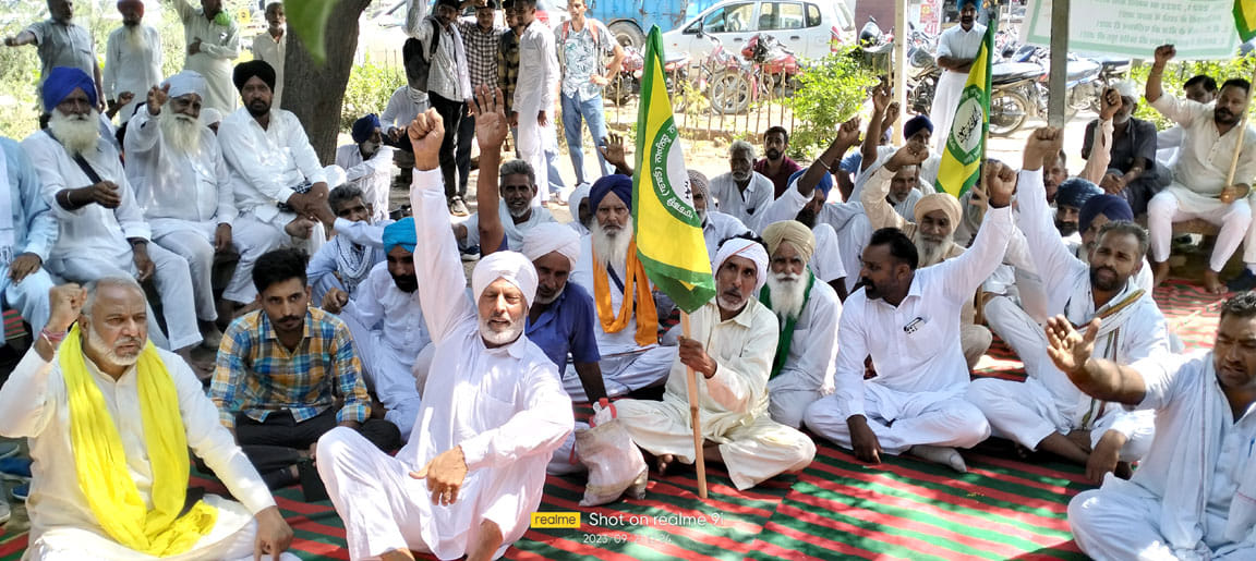 Indefinite strike of farmers begins for three years insurance claim