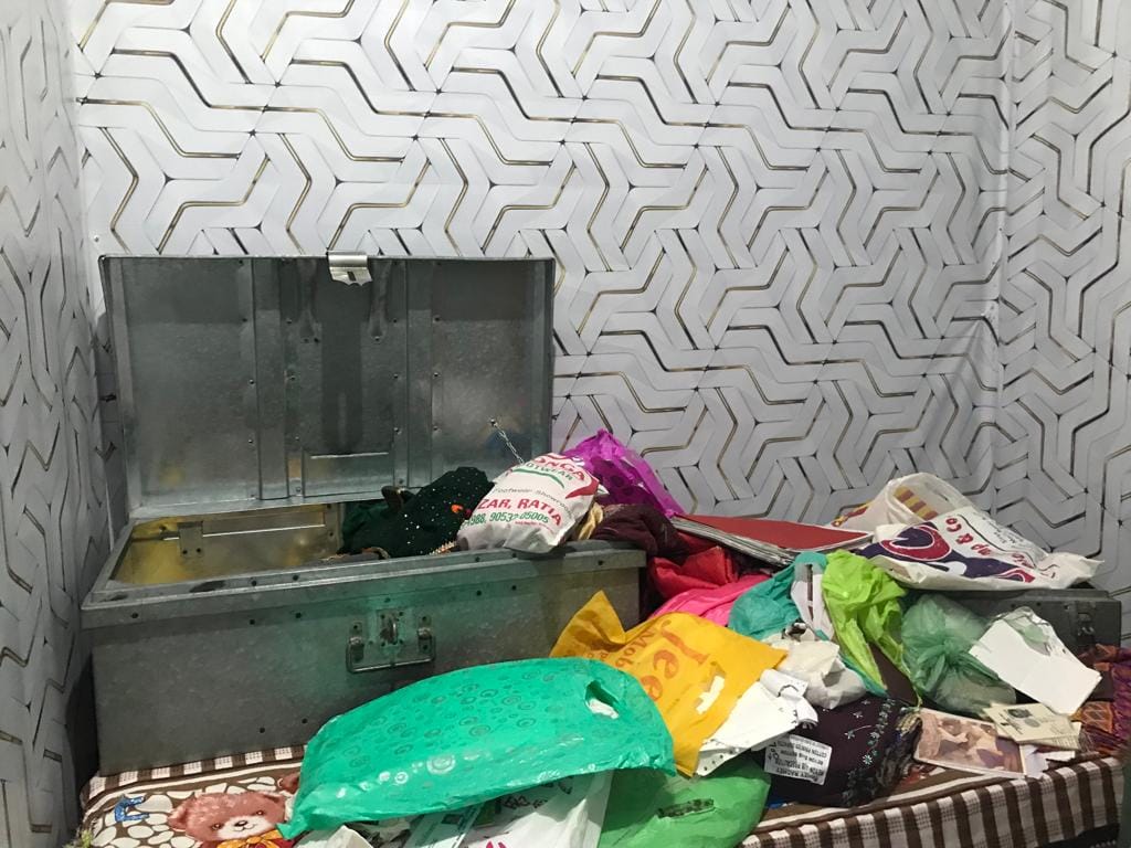 Theft worth lakhs took place in a house in broad daylight, police registered a case