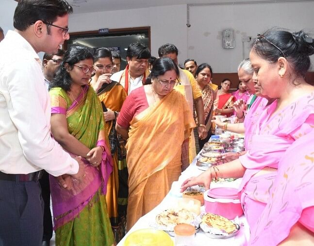 हाथरस: गोष्ठी में पहुंचीं मंत्री बेबीरानी मौर्य, कहा- दैनिक आहार में शामिल करें मोटे अनाज