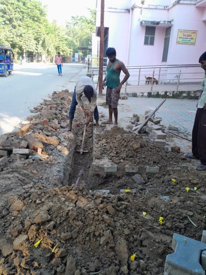 Pole broken due to vehicle collision, power cut in Officers Colony