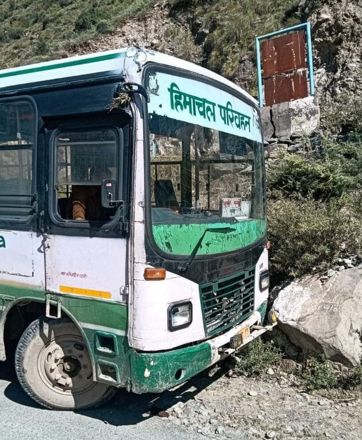 Bus going from Sural to Shimla broke down near Bambal Dhank