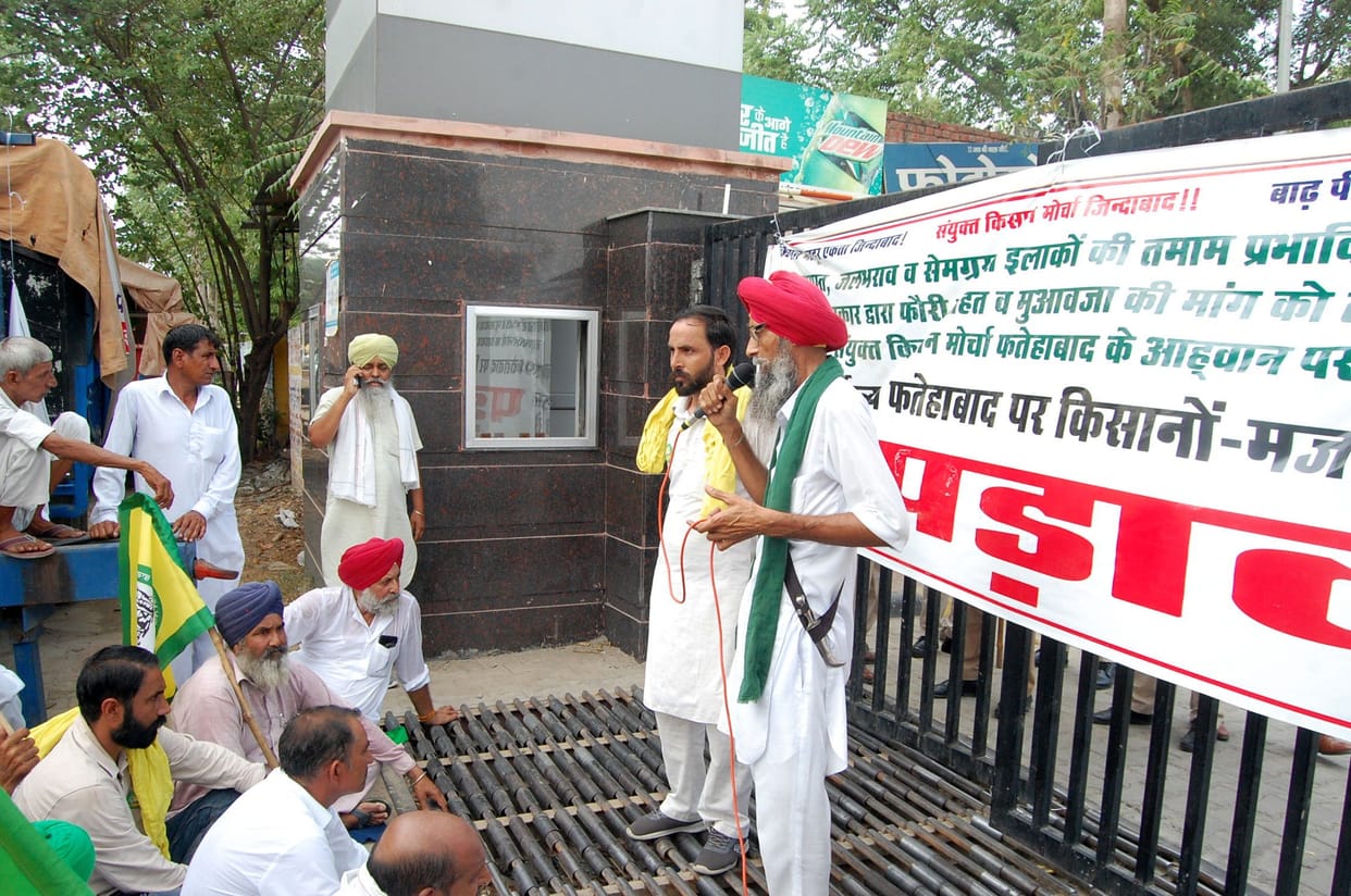 Mini Secretariat gate kept closed for an hour