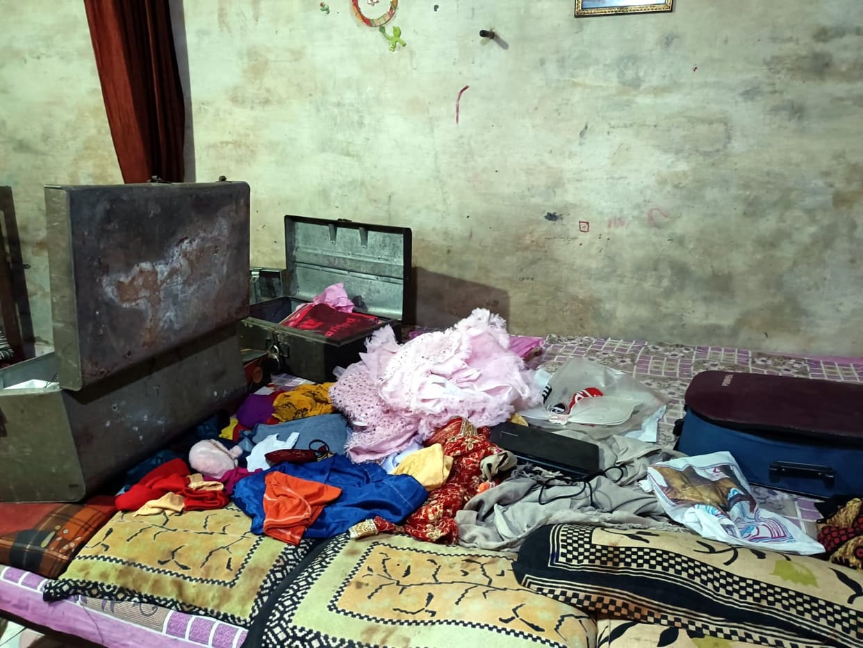 Theft of Rs 10 lakh along with cash and jewelery from the house of Galla commission agent
