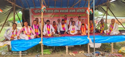 Women will also sit on hunger strike from today along with flood victims