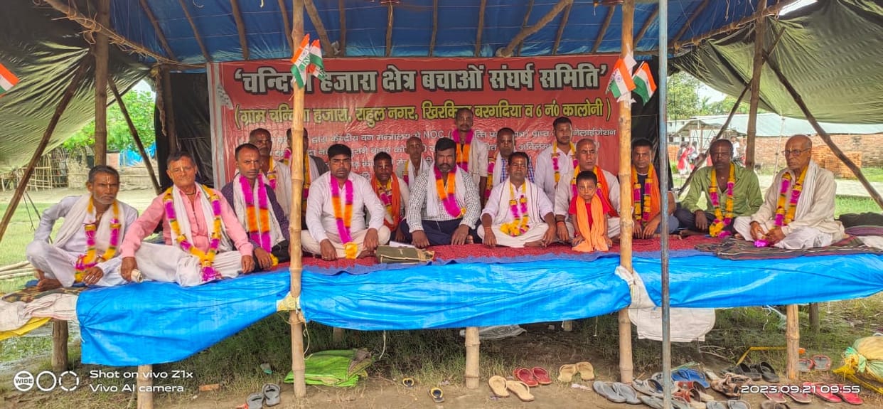 Women will also sit on hunger strike from today along with flood victims
