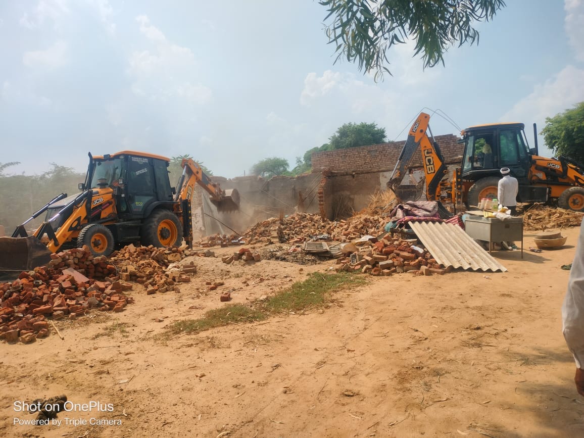 Occupants demolished houses for building regional center of Luwas in village Makhosrani