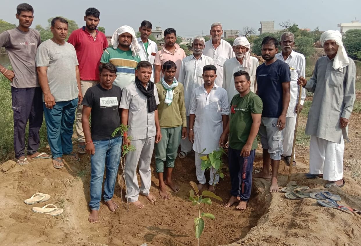 Ved Singh's ashes were immersed in the historical well, Triveni planted in his memory