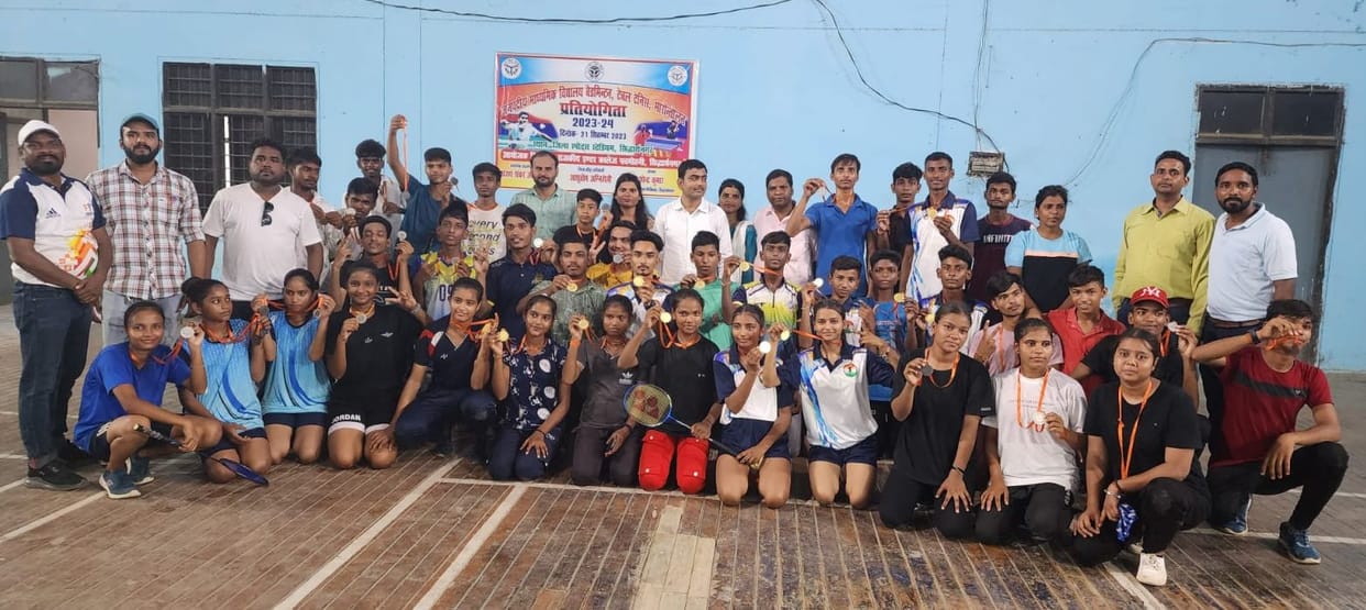 Ratna Sen players won in badminton competition