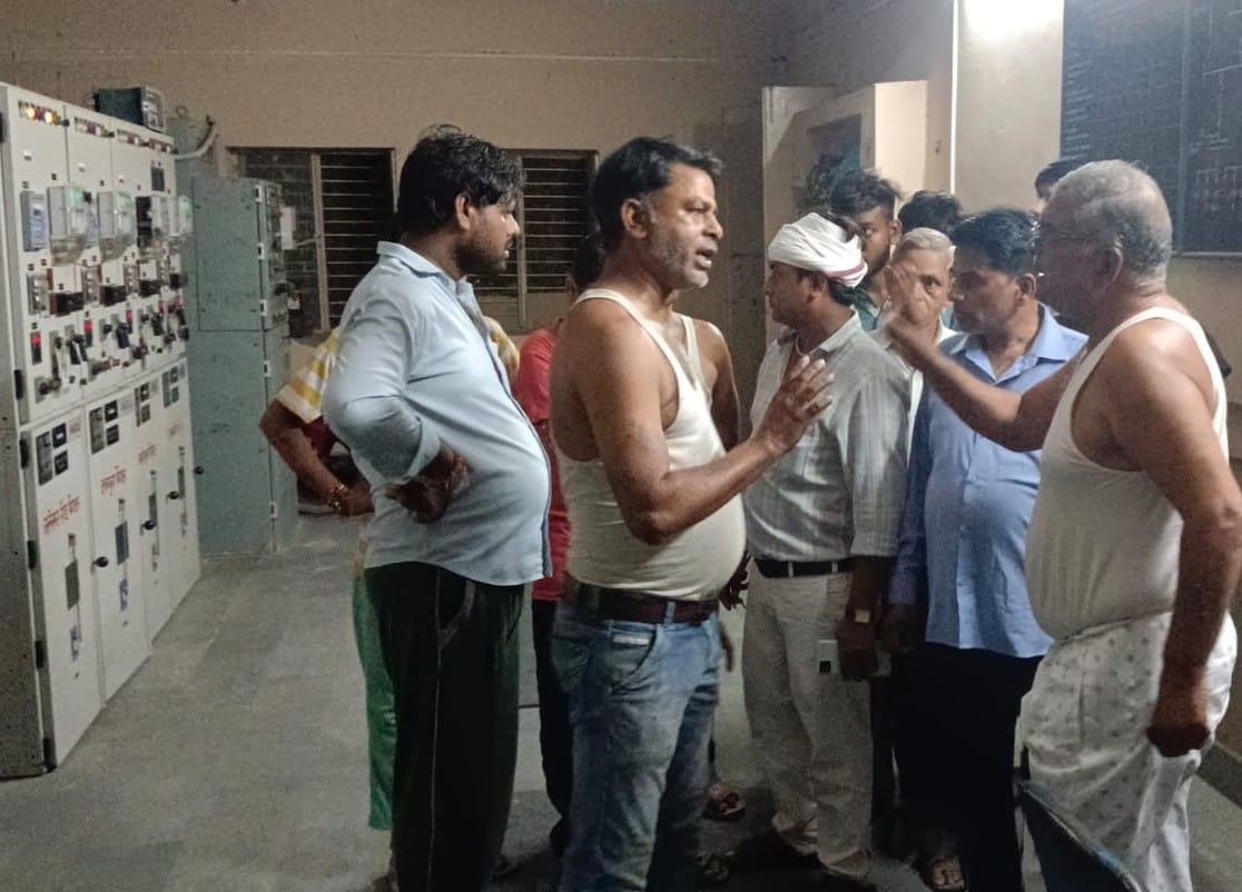 Power plant surrounded due to power crisis, scuffle with employees