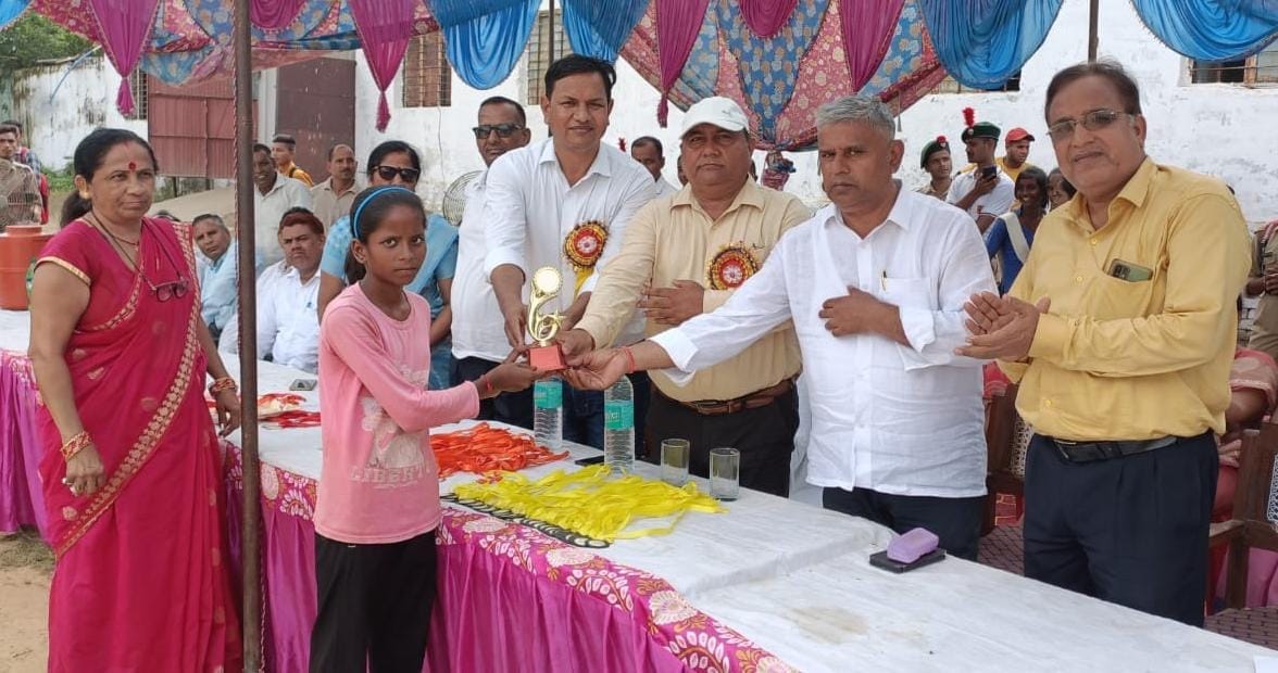 Gandhi Inter College Mankuan won the champion trophy