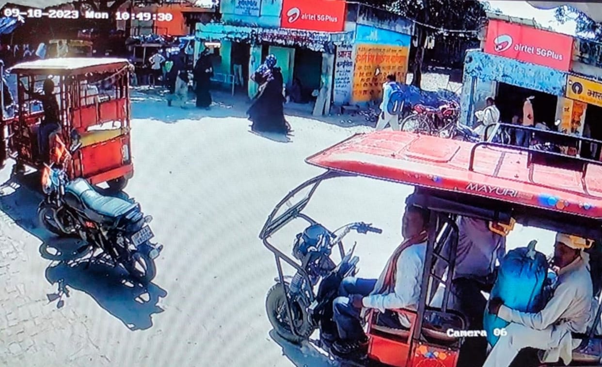 Three women took the girl away after wearing a burqa and converted her to religion.