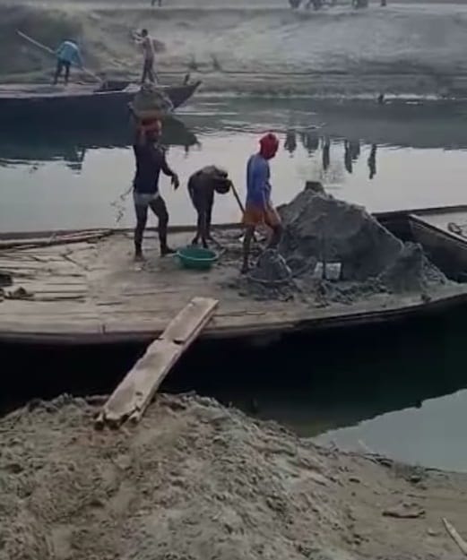 Mining mafia is straining the small Gandak river.