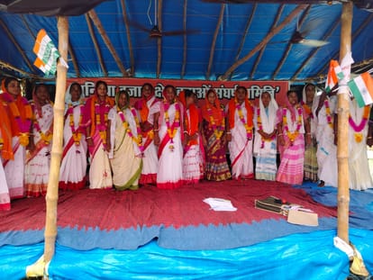 Women now take command of the flood victims' movement