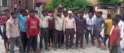 E-rickshaw drivers demonstrated
