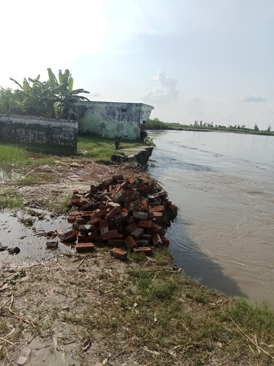 A part of Panchayat building cut in Chakpurwa