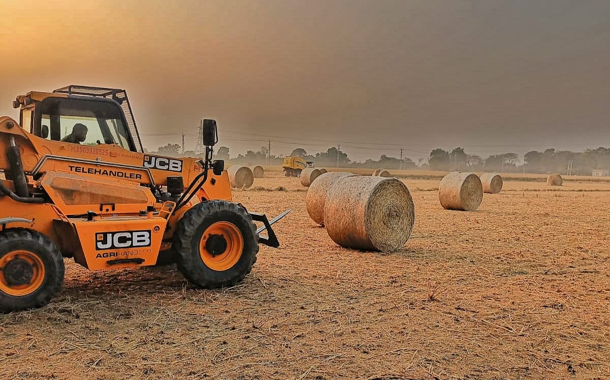Earlier they used to burn stubble themselves, when they became aware then they are earning lakhs by managing it
