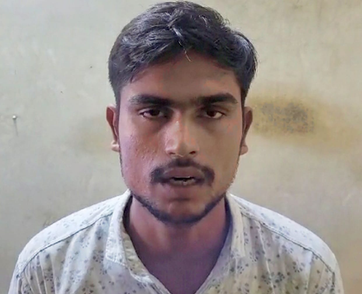 Miscreants looted 28 thousand more mobile phones from businessman