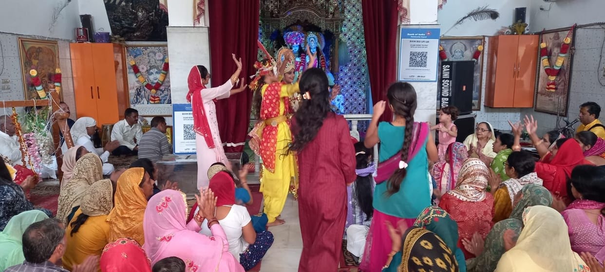 We became devotees who danced to the hymns of Radha Rani.