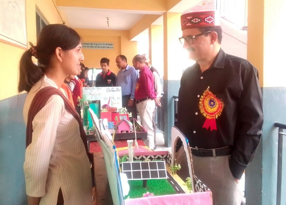 Students made attractive models of science