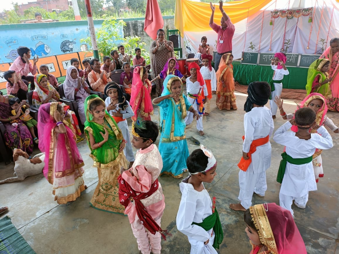 Little ones danced on Radhashtami