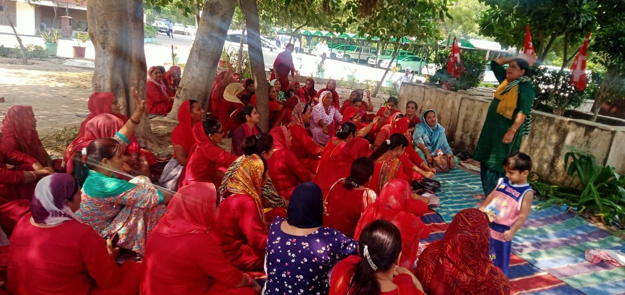 Dharna with slogans 'Will fight, will fight...will win, will win'