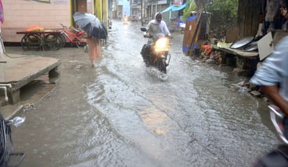 Roads submerged due to rain, crops also damaged