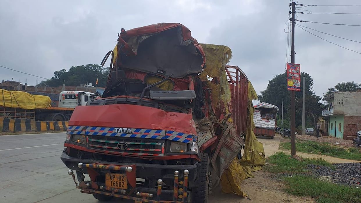 DCM collides with street light pole on highway, driver-assistant killed