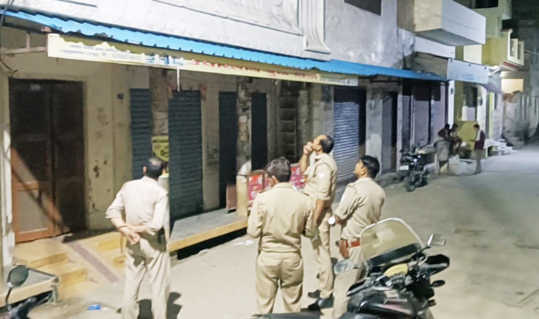 Book dealer accused of breaking the lock of the college