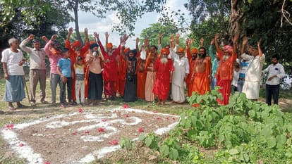 Enraged by fish farming in the pond near the hut, the saints sat on strike.
