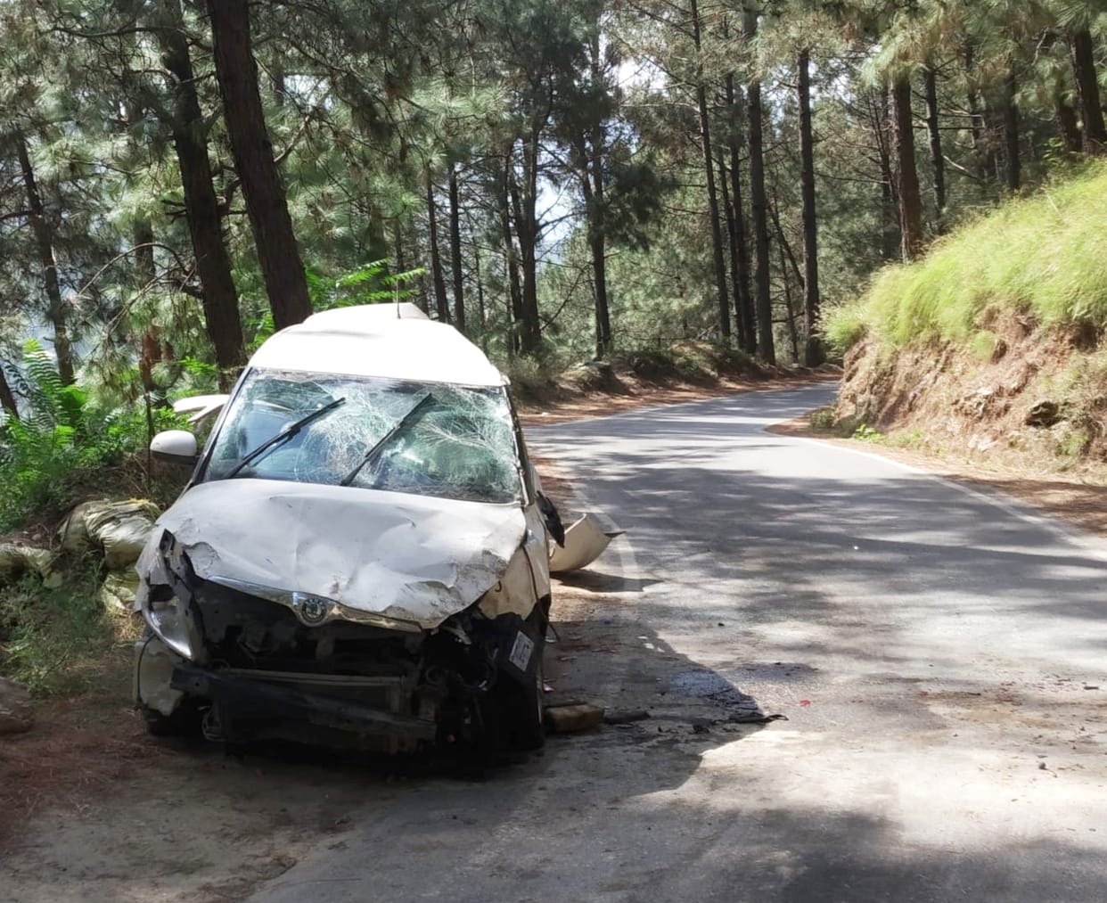 Car overturned near Bastori turn, youth died