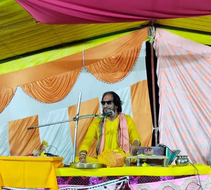 Hari Vishnu took the incarnation of Varaha to kill Hiranyaksha.