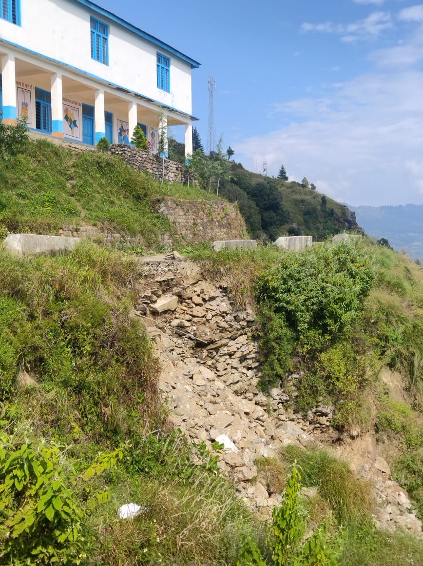 rampur news, panai, jabo, road, damage, bus, service, stop