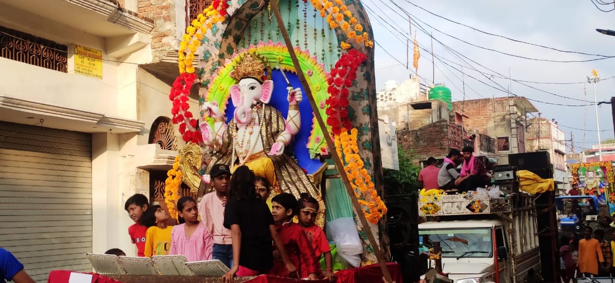 Immersion of Ganesh idols with the announcement of Ganpati Bappa Morya