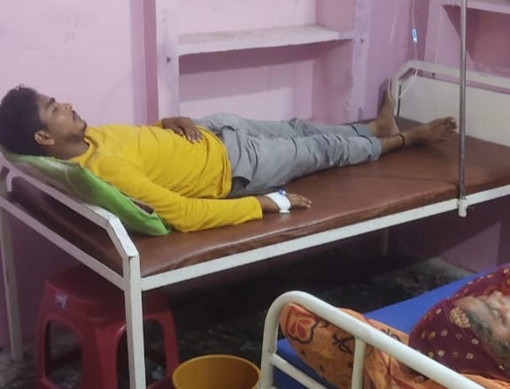 The condition of five family members deteriorated after eating poisonous food.
