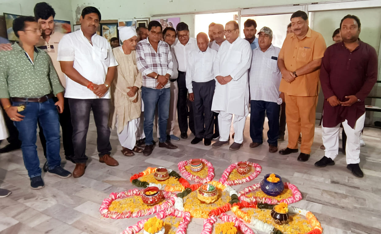Exhibition of paintings of 400 artists organized in SD Inter College