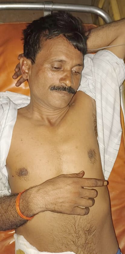 In Sahaswan, the murderer was surrounded and shot on the way.