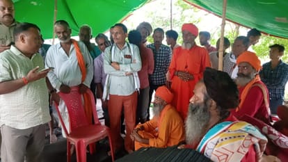 Sadhus and saints rejected the MLA's request, said - the movement will end only after the lease is cancelled.