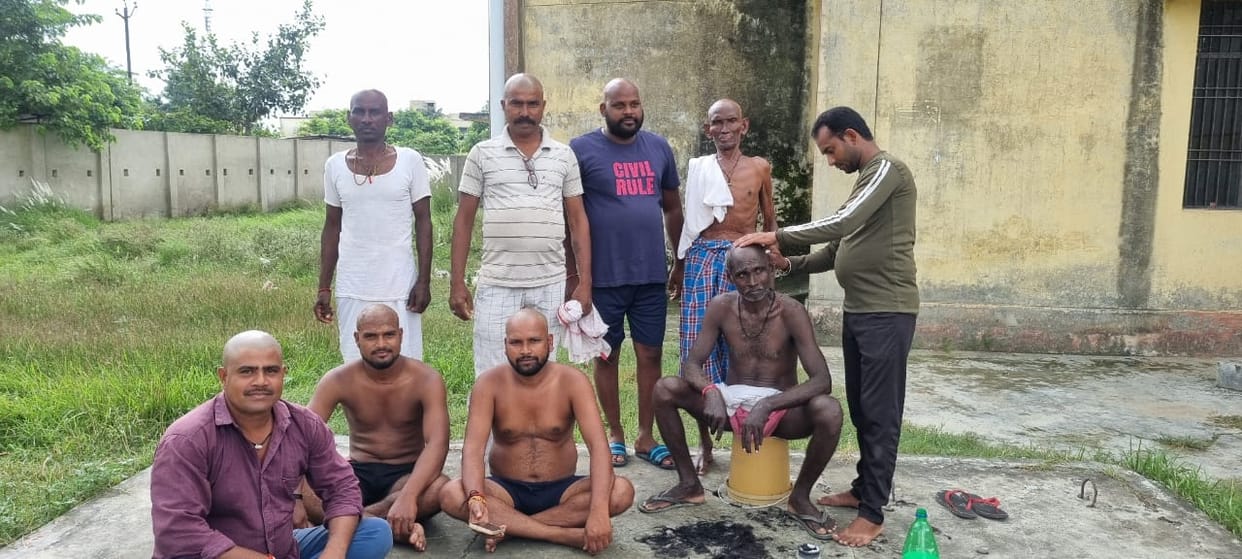 Angered by non-issuance of caste certificate, people of Dusadh community got tonsured