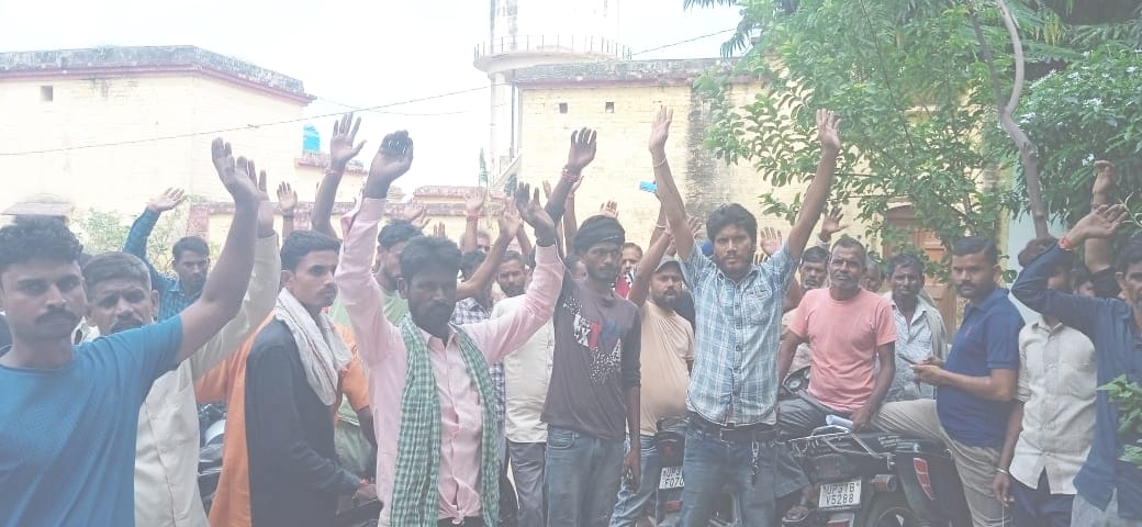 Reaching police station, family members demanded action