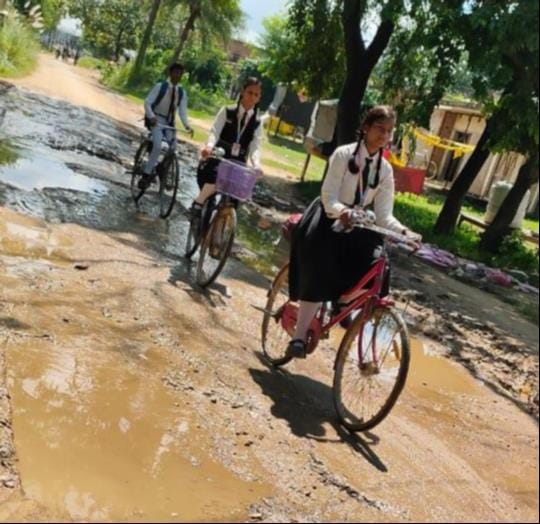 Roads are being dug to lay drinking water pipes.