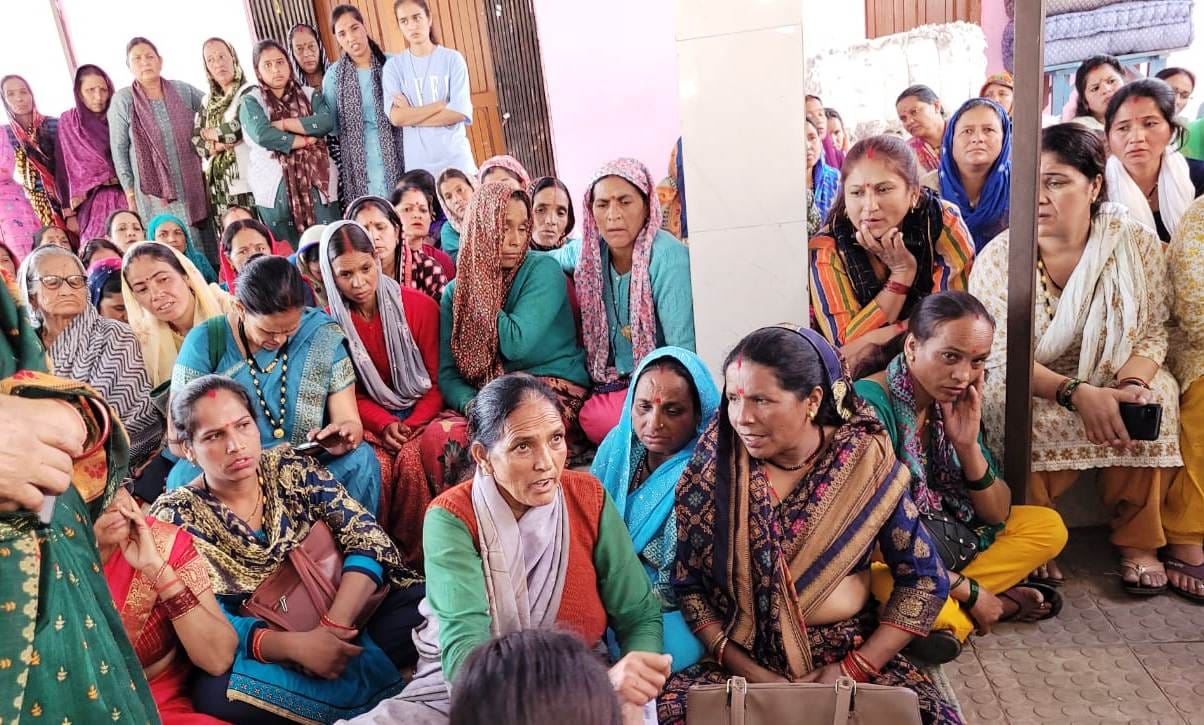 Villagers demonstrated to demand the discovery of Karan Singh of missing Garsain