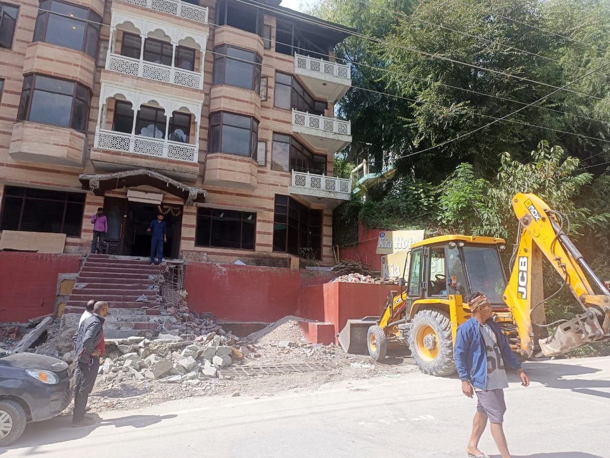 14 rooms of private hotel sealed in Manali