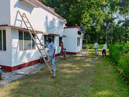 Mustafabad Guest House and Chuka's Hut started getting decorated.