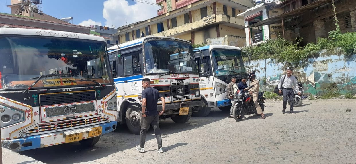 Plight of transportation in the mountains: Mountain travelers are helpless