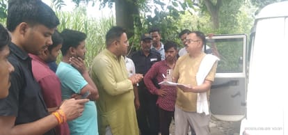 Workers again surrounded the manager, submitted memorandum