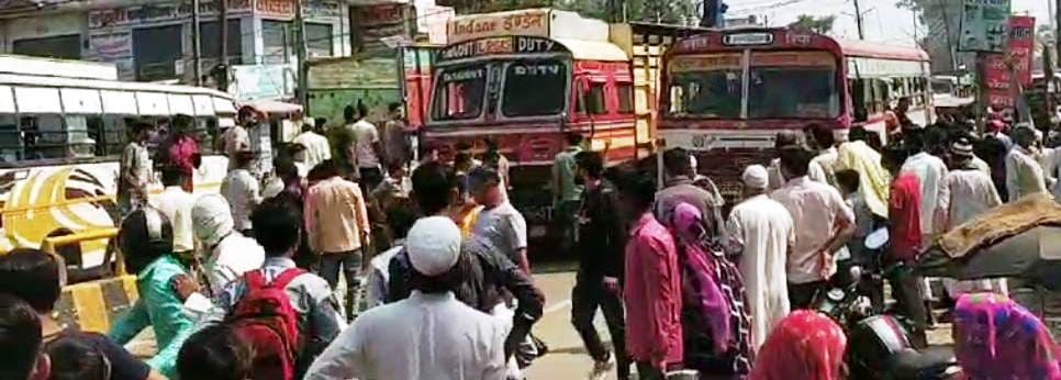 Woman dies, nephew injured in road accident in Budhana