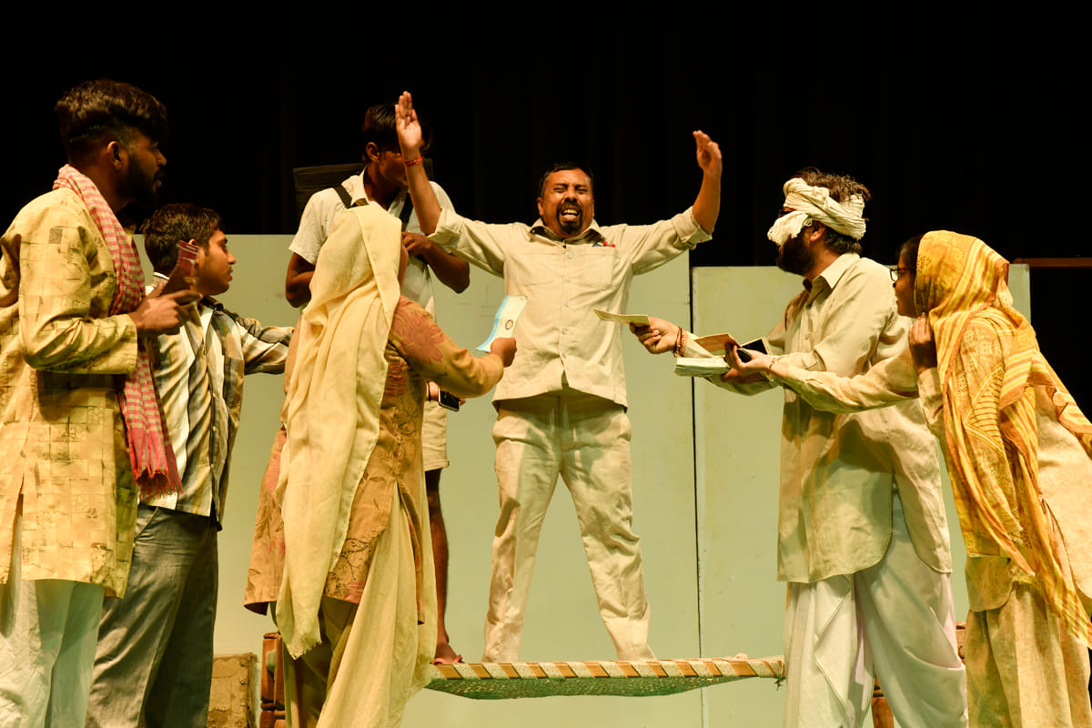 The play 'Gai Bhains Paani Mein' gave a message to avoid cyber crime.