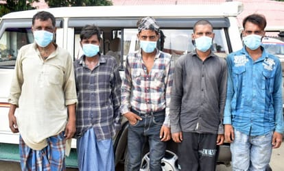 The miscreants living in camp had looted in Zarifnagar.